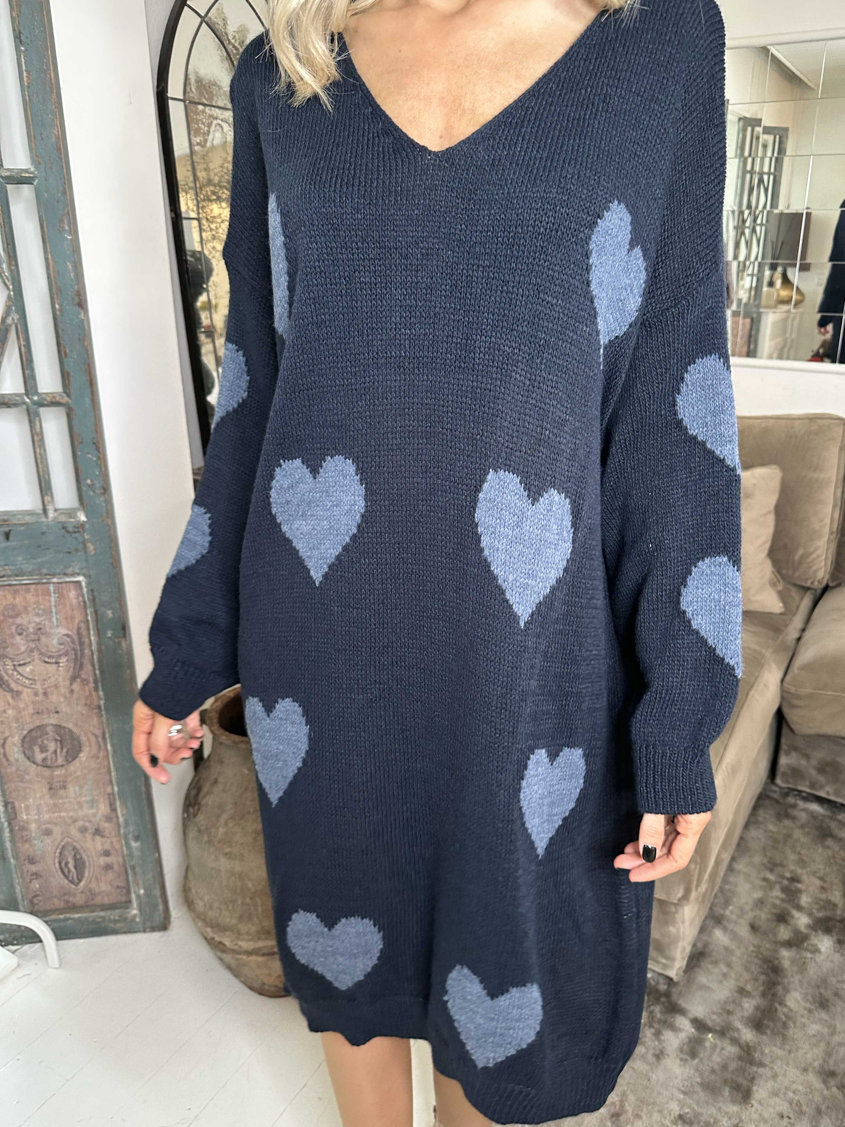 Lela - Stickad klänning med hjärtan